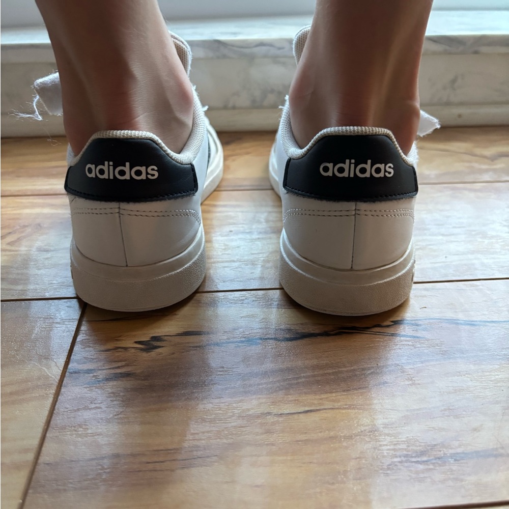 Adidas Classic White and Black Trainers - Picture 4 of 5
